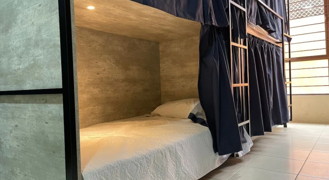 Кровать в общем номере HOSTAL XAO