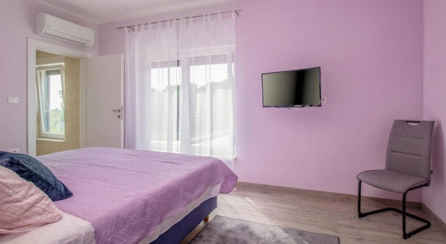 Nice Home in Medulin with Outdoor Swimming Pool, Hot Tub & 4 Bedrooms