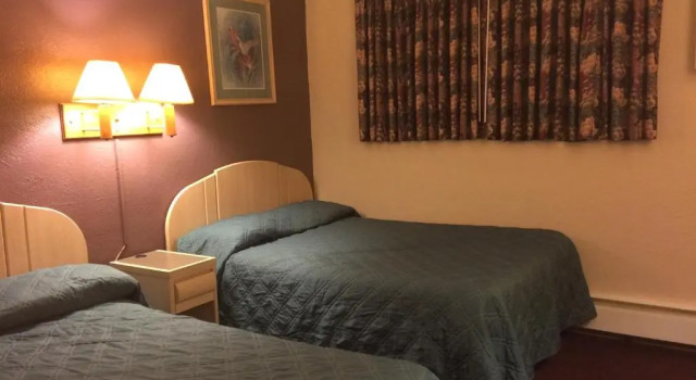 Четырёхместный номер Standard Royal Court Motel