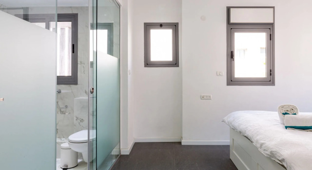 Apartment Miroir, 2BR, Tel Aviv, Kerem, Ha-Kovshim St, #TL38, Забронировать Апартаменты/квартира Отели Тель-Авива с парковкой, рядом с Пляж Иерусалим, Парковка