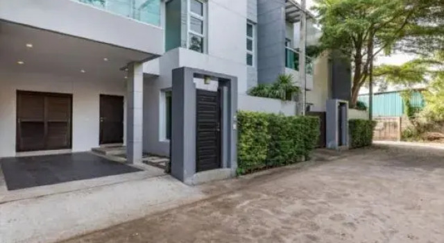 Trixie Town House Unit 3, Забронировать Отель Раваи 
