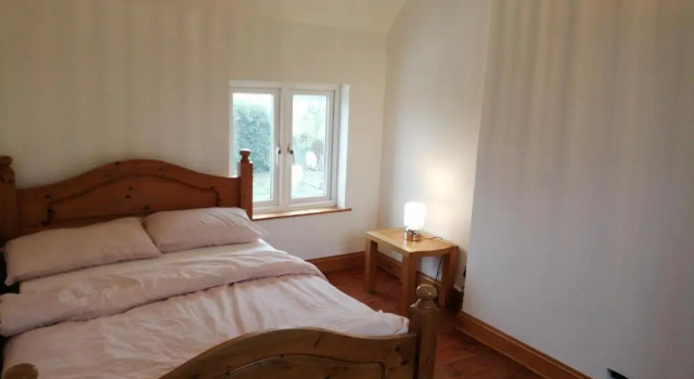 4 Bed House - Sleeps 10 - Pets - Parking - Wifi, Забронировать Дом для отпуска Виллы Большого Лондона, Вилла