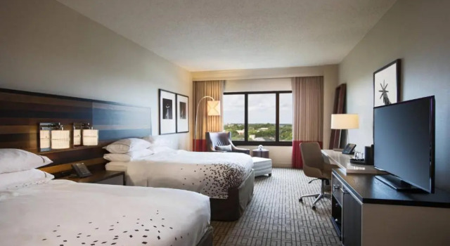 Четырёхместный номер Deluxe Renaissance Austin Hotel