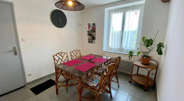 Canta Aoussel, Rezerwuj Hotel Hotele w Moussoulens z parkingiem, Parking