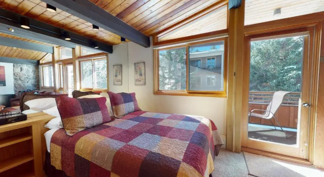 Laurelwood Condominiums Studio Premier Unit 413