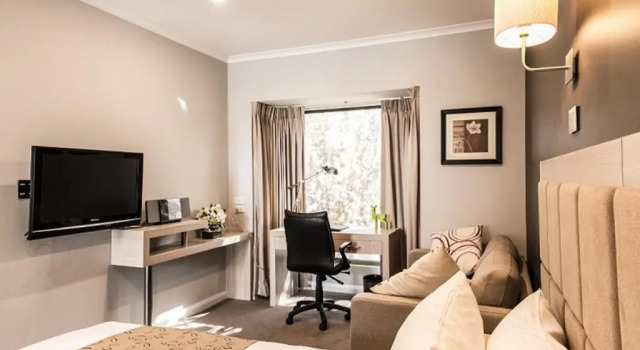 Номер Premium The Waverley International Hotel