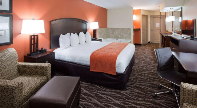 Двухместный люкс Deluxe AmericInn by Wyndham Waupun