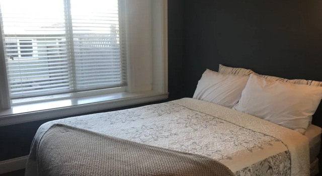 Upper Deer Lake Family Duplex Suite, Buchen Sie Hotel Burnaby 