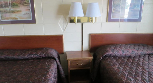 Deluxe Inn - Council Bluffs, Varaa Hotelli Council Bluffs Iowa