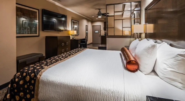 Номер Standard Best Western Premier Crown Chase Inn & Suites