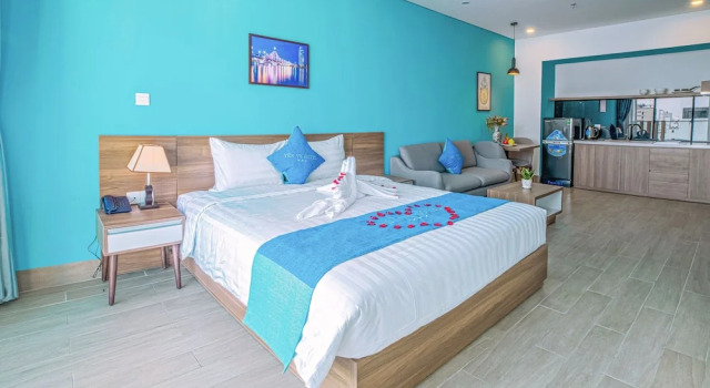 Люкс с балконом Yen Vy Hotel & Apartment