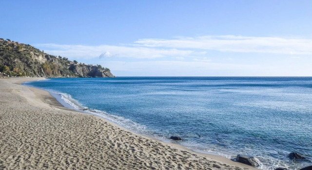 Amazing Apartment in Montauro With 4 Bedrooms, Varaa Huoneisto Montauro Calabria
