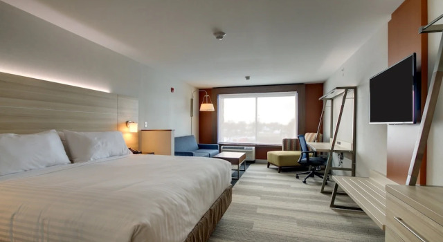 Люкс c 1 комнатой Holiday Inn Express & Suites Galesburg by IHG