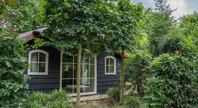 Forest Farmhouse w/ Private Garden, Rezerwuj Hotel Hotele w Veluwe z parkingiem, Parking