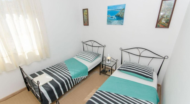 Apartment Lucija  - apartment with Pool: A1 Rogac, Island Solta