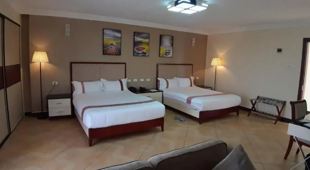 Полулюкс Adwest Hotel