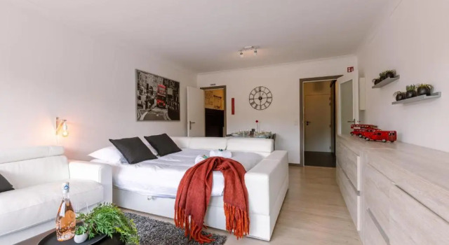 Апартаменты Modern Studio With Balcony Near the Beach