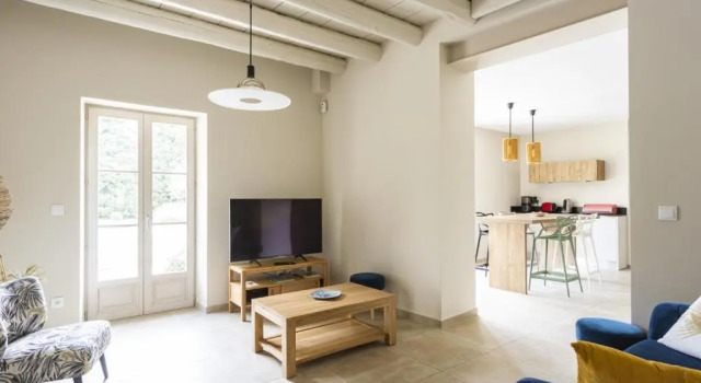 **Charmant Mas Rénové avec Piscine et Jardin au Cœur de la Provence!** - FR-1-599-17, Забронировать Отель Сент-Этьен-дю-Гре Альпий, рядом с Jardin de l’Alchimiste