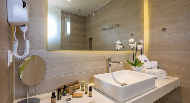 Двухместный номер Deluxe с балконом и с видом на бассейн Mirage Bleu Hotel