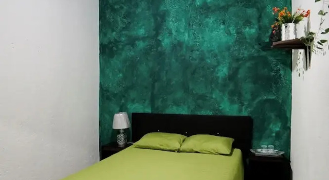 Budget Private Rooms - Wonderland B&B - Shuttle services available, Book Hostel Antigua Guatemala Zacatepeques