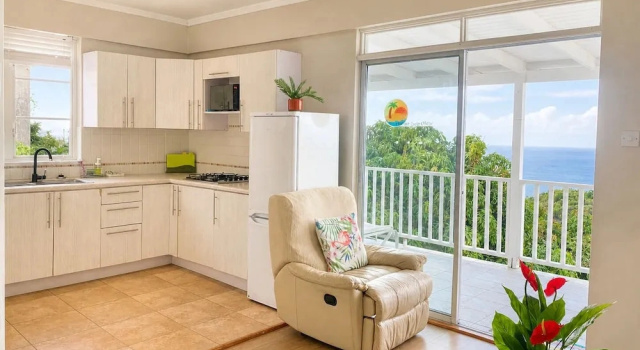 Appartamento familiare 2 camere con balcone e con vista mare Morne SeaView Apartments
