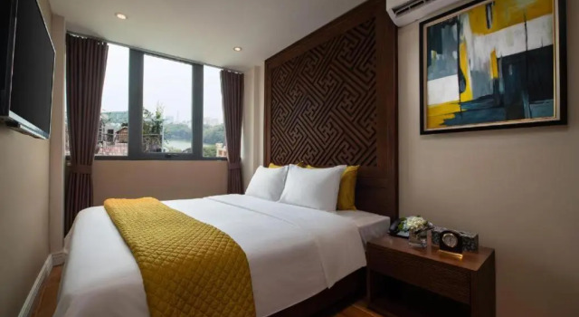 Номер Standard с видом на озеро Hanoi Lakeside Premium Hotel & Travel