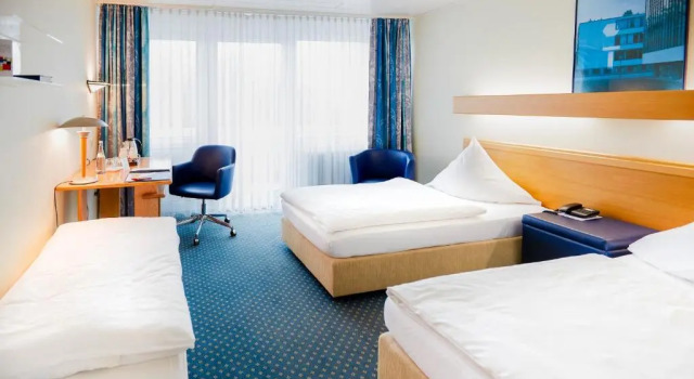 Трёхместный номер Standard Hotel ISG Heidelberg