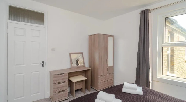 Bright 2 Bedroom Flat Easy Access to London Bridge