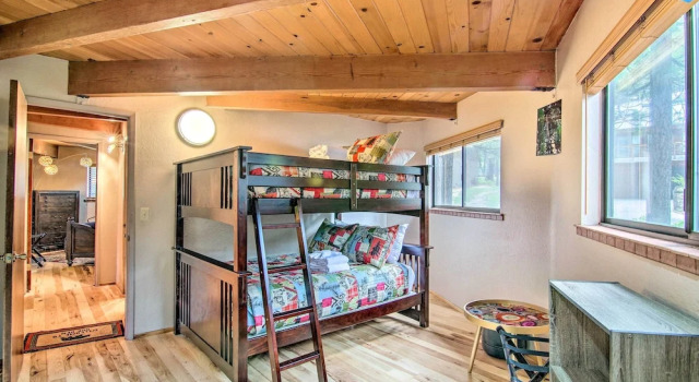 'zen Forest Mountain Retreat' Tahoe Home W/hot Tub, Забронировать Дом для отпуска Отели South Lake Tahoe Area с парковкой, Парковка