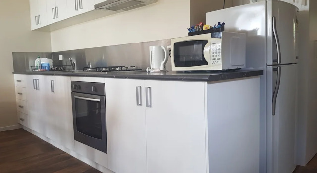 Шестиместный номер Standard с 3 комнатами с балконом и с видом на воду Bentley Waterfront Motel & Cottages