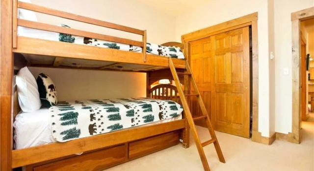 Tl2108 Fall in Love With This Beautiful Mountain Condo, Prime Location! Winter Specials!, Забронировать Апартаменты/квартира Отели Стимбот-Спрингса с парковкой, рядом с Preview Ski Lift, Парковка