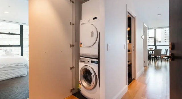 LOGAN, 2BDR Melbourne Apartment, Забронировать Апартаменты/квартира Отели Мельбурна с парковкой, рядом с The Butterfly Club, Парковка
