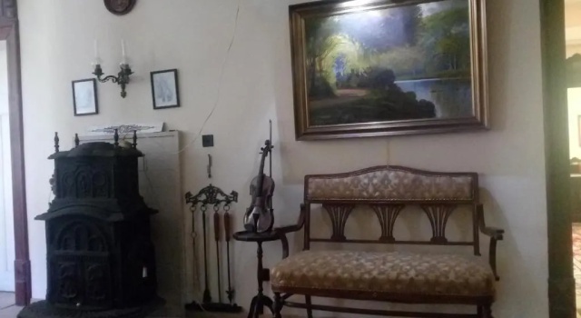 Retro - 19th Century Guest House