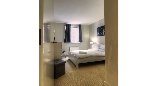 Modern, Spacious 1BR Central Manchester Flat for 4, Забронировать Отель Отели Англии 3 звезды, 3*