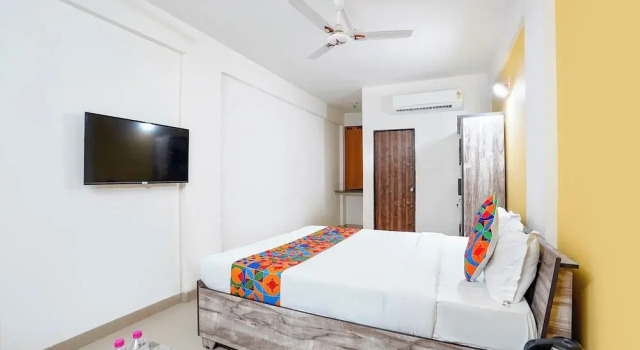 Номер Deluxe FabHotel Relax - Opp Hotel Leela