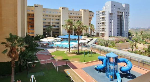 Семейные апартаменты с балконом Luxurious Sea View 3BR Pool Spa and Gym
