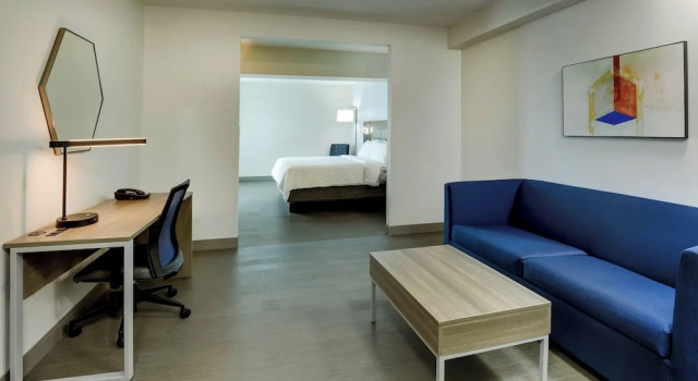 Люкс c 1 комнатой Holiday Inn Express & Suites Richmond by IHG