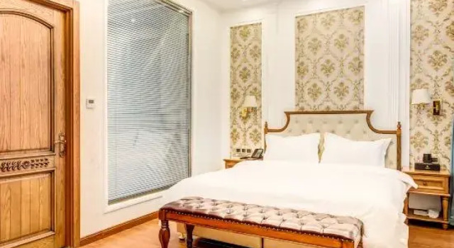 Кровать в общем номере Modern M Hotel