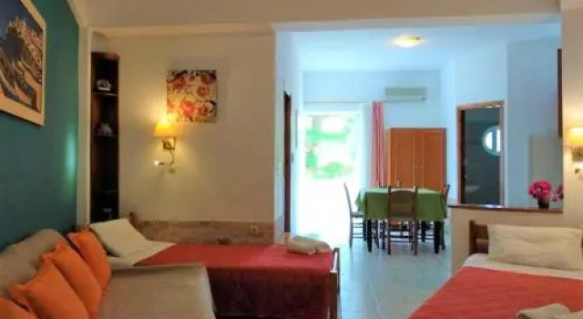 Castello Apartments & Studios