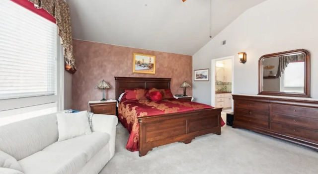 Coastal Getaway 5 Bedroom Home