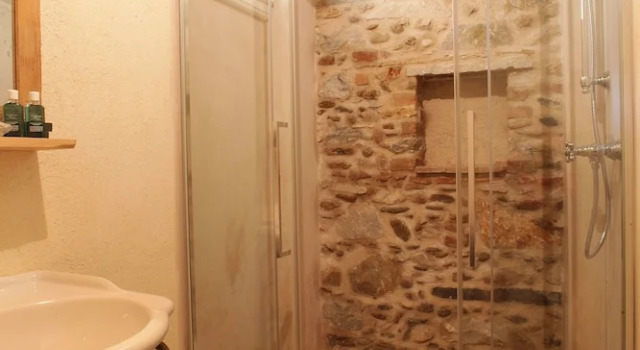 Апартаменты Olimagio Farm Stay with animals and 25m pool, beach at cycling distance
