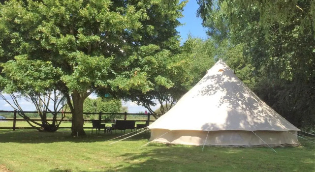 Oxford Riverside Glamping, Varaa Leirintäalue Telttailu ja glamping kohteessa Gloucestershire, Leirintäalue