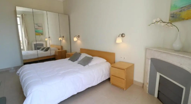 2 Bedroom Forville. 8 Mins From the Palais. 328, Забронировать Апартаменты/квартира Отели Канн с парковкой, рядом с Le Croisette Casino Barriere de Cannes, Парковка