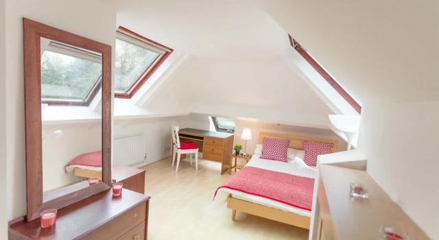 6 Bedroom Detached House
