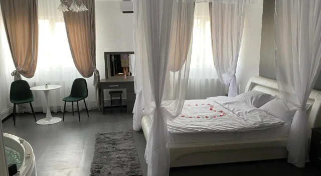 Splendor Boutique Pitesti, Забронировать Бутик-отель Отели Арджеш с парковкой, Парковка