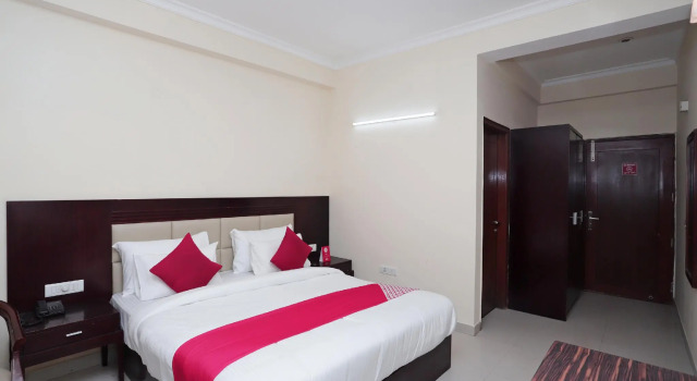 OYO 40989 Hotel Amigo, Забронировать Отель Гургаон Gurgaon Region, рядом с Apollo Tyres Ltd