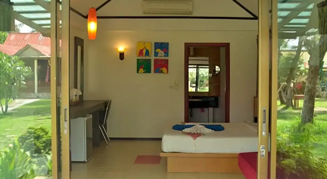 Номер Standard с балконом Golden Bay Cottage