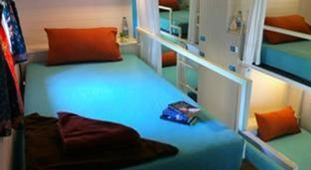 Кровать в общем номере Glur Hostel