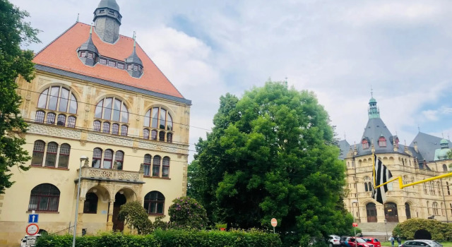 Old Town Museum Apartment, Rezerwuj Apartament Hotele w Jizera Mountains z parkingiem, Parking