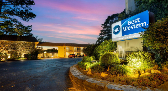 Best Western Inn of the Ozarks, Забронировать Отель Отели в центре Юрика-Спрингса с завтраком, отели в центре Юрика-Спрингса с завтраком